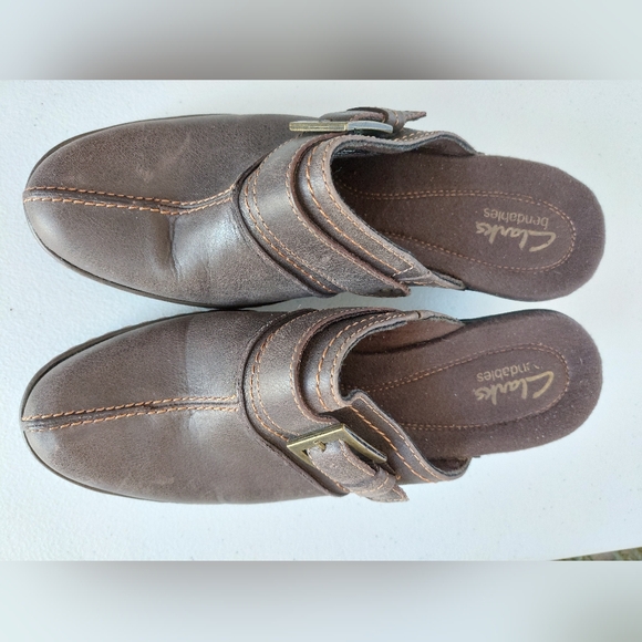 SOLD Clarks Bendables Clogs Sz 8M 34963 Leather 2.75" Heel Split Toe Mules Shoes - Picture 6 of 15